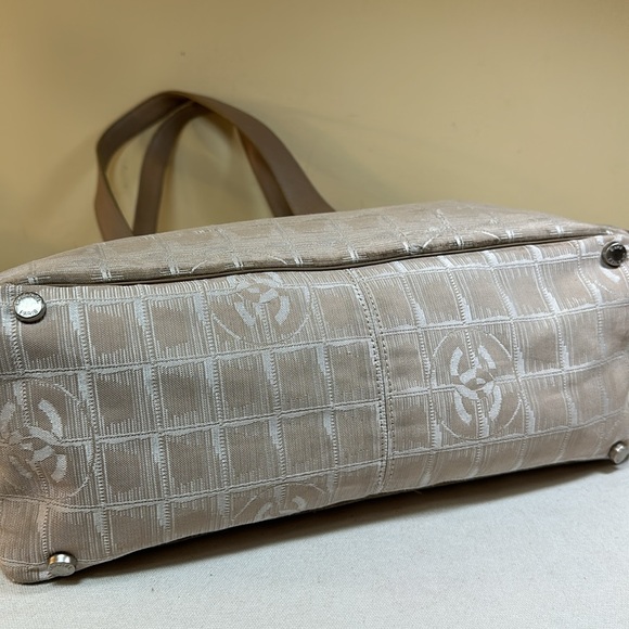 CHANEL Travel Line Fabric Tote Cream, Leather Straps, Serial 7 Series 2002-03 - Picture 10 of 15